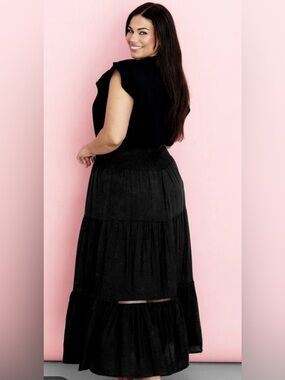 MARLEYLILLY Size L/XL Black Maxi Skirt with Cutout Bottom Trim